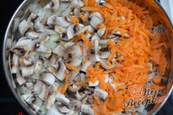 Příprava receptu Bramborové bochánky plněné houbami, krok 5
