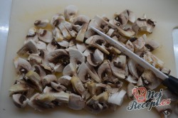 Příprava receptu Bramborové bochánky plněné houbami, krok 4