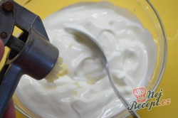 Příprava receptu Výborné jogurtové placky plněné lahodným sýrem připravené za 30 minut, krok 2