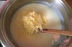 Příprava receptu Těstoviny s kuřecím masem a sýrovou omáčkou, krok 7