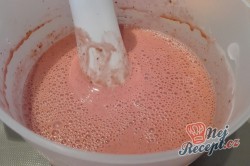 Příprava receptu Zdravý mražený jahodový jogurt/zmrzlina, připraveno za 5 minut ze 4 surovin, krok 1