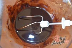 Příprava receptu Fantastické čokoládové muffiny bez pšeničné mouky plné kvalitní čokolády, krok 3