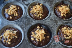 Příprava receptu Fantastické čokoládové muffiny bez pšeničné mouky plné kvalitní čokolády, krok 6