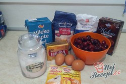 Příprava receptu Třešňový koláč s bohatou vrstvou šlehačky, krok 1