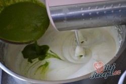 Příprava receptu Jahodovo špenátové kostky - fotopostup, krok 4