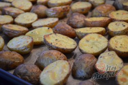 Příprava receptu Pečené brambory s francouzskou omáčkou, krok 5