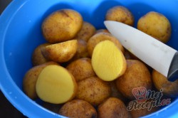 Příprava receptu Pečené brambory s francouzskou omáčkou, krok 1