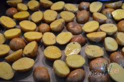 Příprava receptu Pečené brambory s francouzskou omáčkou, krok 4