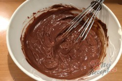Příprava receptu Fantastický koláč Nescafé se smetanovo čokoládovou pěnou, krok 8