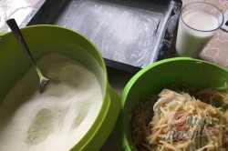 Příprava receptu Jablečný sypaný koláček s dětskou krupicí připraven za 5 minut, krok 2