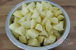 Příprava receptu Zeleninový salát s kuřecím masem a ananasem, krok 2