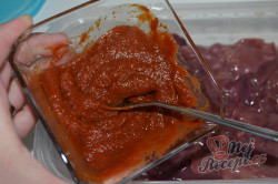 Příprava receptu Minutková kuřecí játra s cibulí a paprikou, krok 3