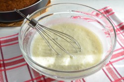 Příprava receptu Zdravější dezert - Mrkvový dort s citronovou polevou, krok 13