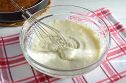 Příprava receptu Zdravější dezert - Mrkvový dort s citronovou polevou, krok 14