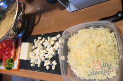 Příprava receptu Vrstvený těstovinový salát se zakysanou smetanou, krok 4