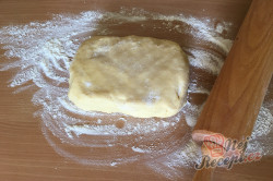 Příprava receptu Jednoduchý tvarohovo borůvkový koláč s drobenkou, krok 4