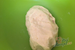 Příprava receptu Jednoduchý tvarohovo borůvkový koláč s drobenkou, krok 3