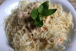 Příprava receptu Špagety s kuřecím masem ve smetanové omáčce, krok 8