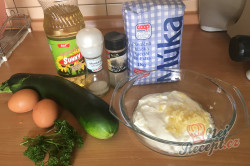Příprava receptu Cuketa pečená v česnekově-jogurtovém těstíčku, krok 1