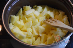 Příprava receptu Luxus na talířku - Jablečné řezy s tvarohovou šlehačkou, krok 3