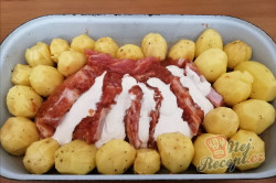 Příprava receptu Nejchutnější maso s bramborami pečené vcelku - tajemství se skrývá v marinádě., krok 2