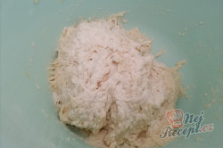 Příprava receptu Extra rychlé česnekové placky plněné sýrem, krok 1