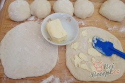 Příprava receptu Mini skládané máslové rohlíčky s tvarohovou náplní, krok 4