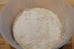Příprava receptu Extra jemný hrnkový chléb i pro začátečníky, který stačí jen zamíchat vařečkou., krok 1