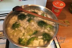 Příprava receptu Brokolicová polévka - krémová a hustá, krok 6