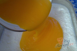 Příprava receptu Tvarohový koláč s pomerančovou želatinou, krok 17