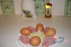 Příprava receptu Sýr se šunkou a vajíčkem, zapečený v troubě, krok 2