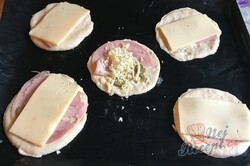 Příprava receptu Foccacia plněná šunkou a sýrem, krok 9