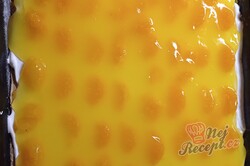 Recept Žravé řezy se zakysanou smetanou a mandarinkami