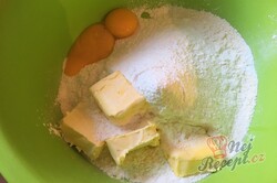 Příprava receptu Makový koláč se strouhaným jablkem a bílkovou peřinkou, krok 3