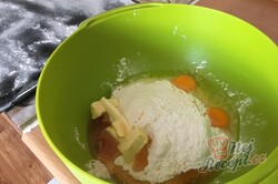 Příprava receptu Dokonalé medové punčové kostky s vanilkovým krémem, krok 1