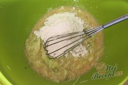 Příprava receptu Cuketová roláda s rajčaty a česnekovou náplní, krok 2
