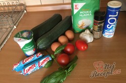 Příprava receptu Cuketová roláda s rajčaty a česnekovou náplní, krok 1