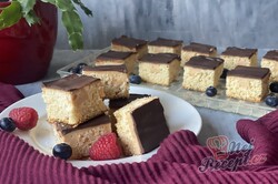 Příprava receptu Piškotový koláč s pudinkem a čokoládovou polevou, krok 1