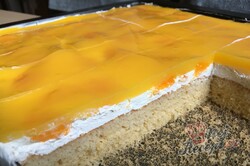 Příprava receptu Pravý smetanový zákusek s kousky mandarinek a mandarinkovým želé, krok 12