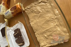 Příprava receptu Nepečené karamelovo-čokoládové řezy se sušenkami, krok 2