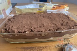 Příprava receptu Nepečené karamelovo-čokoládové řezy se sušenkami, krok 8