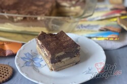 Příprava receptu Nepečené karamelovo-čokoládové řezy se sušenkami, krok 12