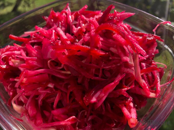 Recept Bleskový detox díky výbornému salátu s červenou řepou, po kterém se hubne za pár dní