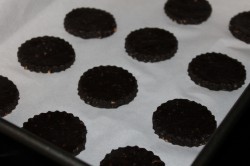 Příprava receptu Domácí sušenky plněné nutelovo-malinovou nádivkou, krok 2