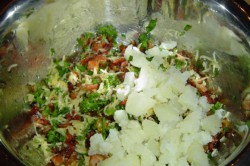 Příprava receptu Vařené brambory plněné šunkou, sýrem a cibulkou, krok 6