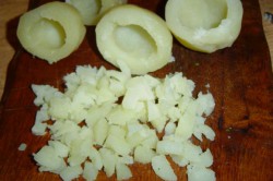 Příprava receptu Vařené brambory plněné šunkou, sýrem a cibulkou, krok 5
