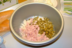 Příprava receptu Plněné rohlíky se šunkou, okurkou a tvarohem, krok 3