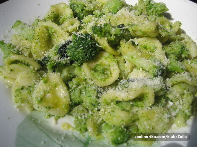 Recept Jednoduché brokolicové těstoviny s česnekem