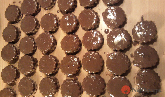 Recept Oříškové mini dortíčky polité čokoládou