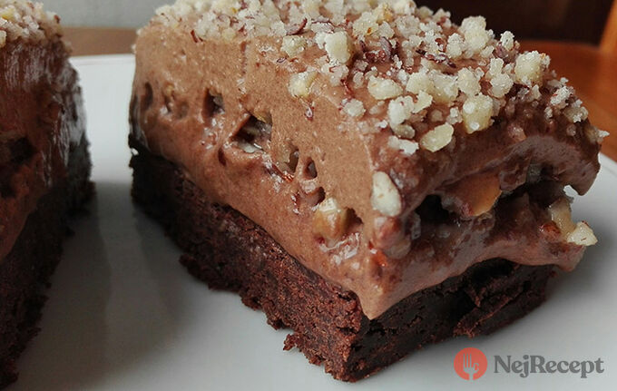 Recept Čokoládové brownies se smetanovou pěnou